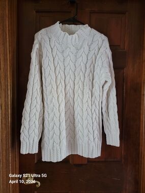 Liz Claiborne Cream Cable Knit Turtleneck Sweater